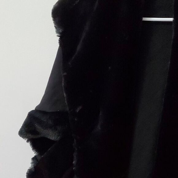 Saks Fifth Ave Ladies Faux Fur Trimmed Wrap/Shawl - Picture 7 of 12
